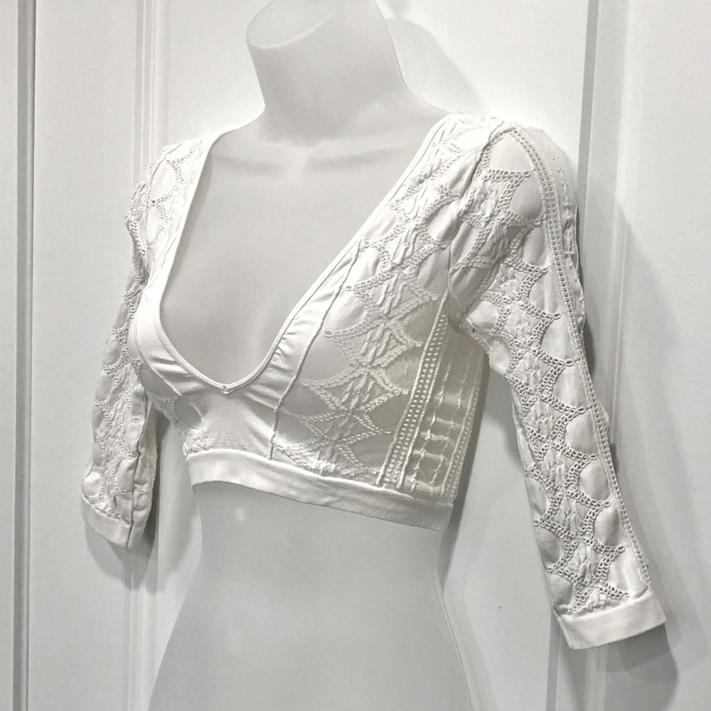 Forever 21 White Plunging V Neck 3/4 Sleeve Stretchy Crop Top - Size: S